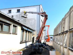 Peinture du revêtement sur le hall